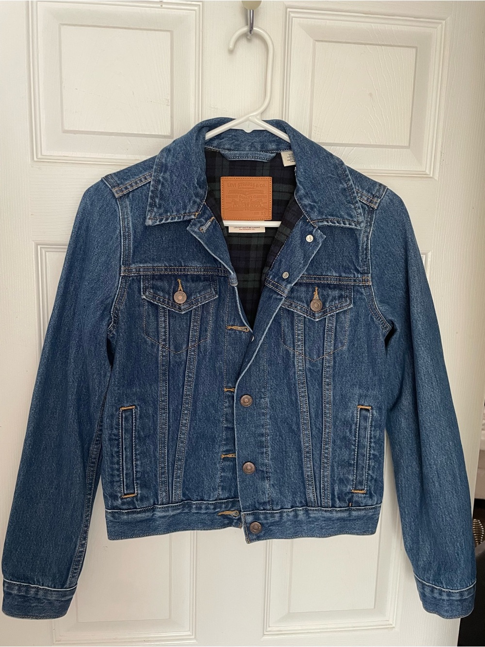 Levi's denim trucker jacket with a black and blue plaid flannel lining | SZ XS